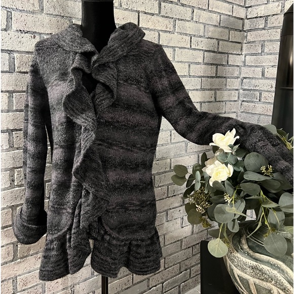 Nine West Ladies Ruffled Gray/Black Sweater NWOT - Picture 8 of 12